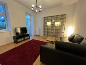 Ruhige Altbauwohnung - Terrasse & Netflix & Parking - nahe Schloss Schönbrunn